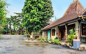 Oyo 92332 Griyo Werdiningsih